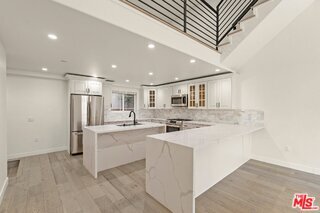 Building Photo - 5019 W Maplewood Ave