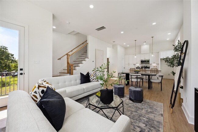 Building Photo - 835 D Rachel St