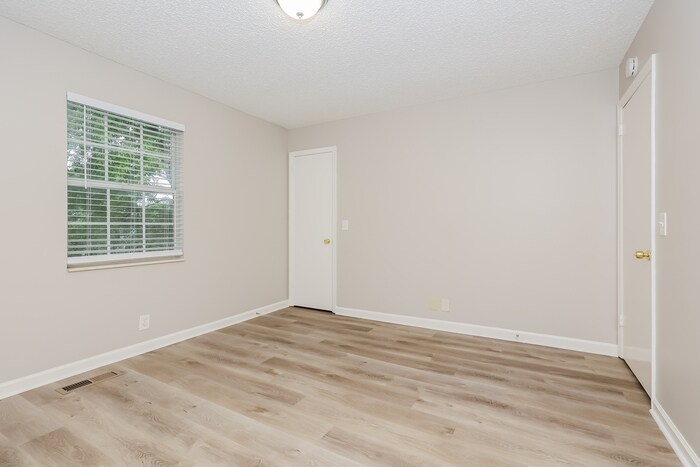 Building Photo - 3233 Autumn Dr
