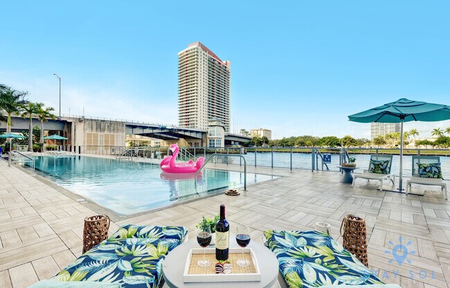 Building Photo - 4010 S Ocean Dr
