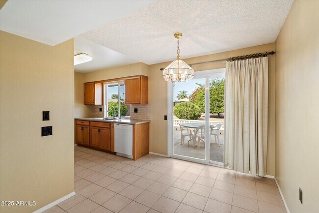 Building Photo - 10528 W Tumblewood Dr