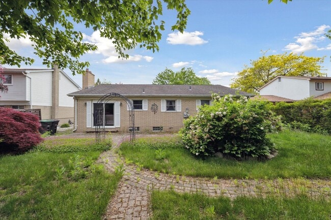 Building Photo - 25568 Kinyon St