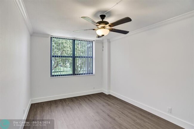 Building Photo - 105 Lake Emerald Dr