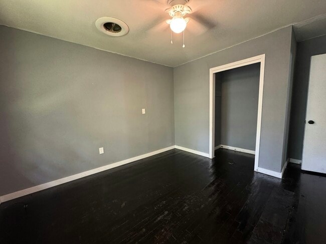Building Photo - 2646 Revere St