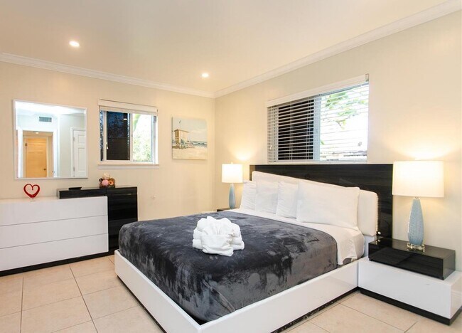 Building Photo - 433 SE 3rd Ter