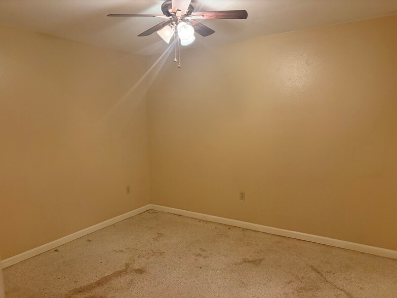 Building Photo - 6237 Catina St