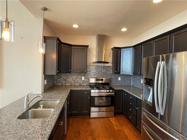 Building Photo - 7504 Birdsong Ln