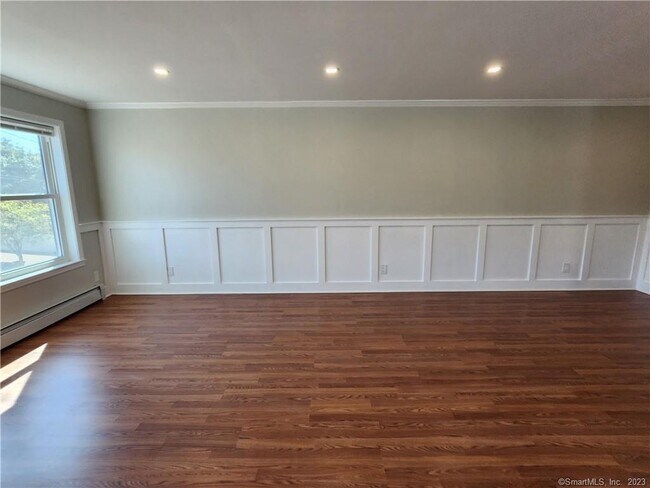 Building Photo - 120 Downing St