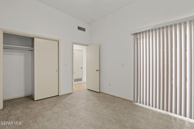 Building Photo - 205 N Alto Mesa Dr