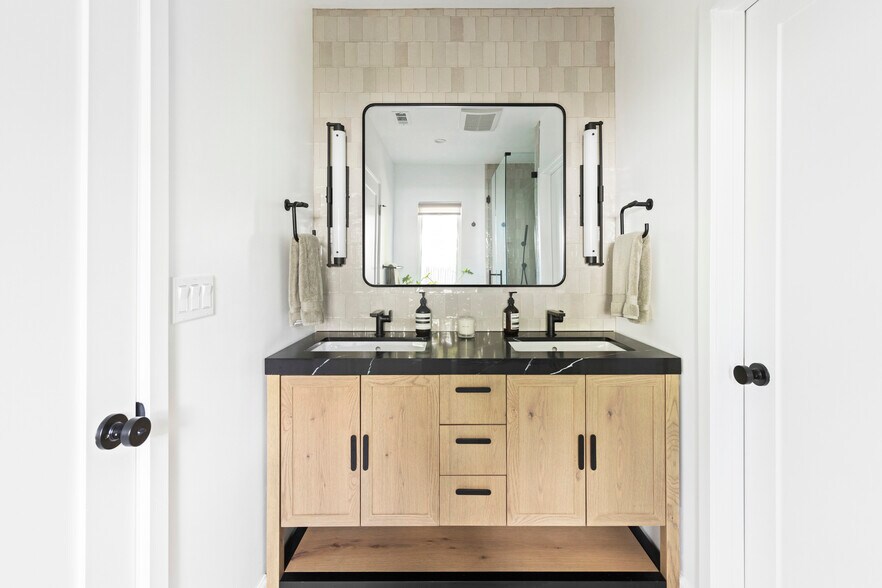 Building Photo - 1772 S Orange Grove Ave