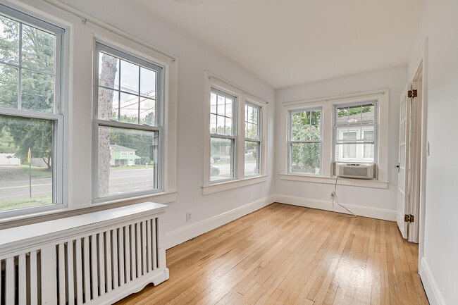 Building Photo - 364 Brightwood Ave