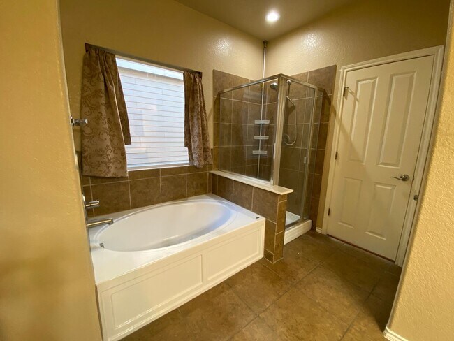 Building Photo - FALL INTO A NEW HOME WITH OUR MOVE-IN SPECIALS!