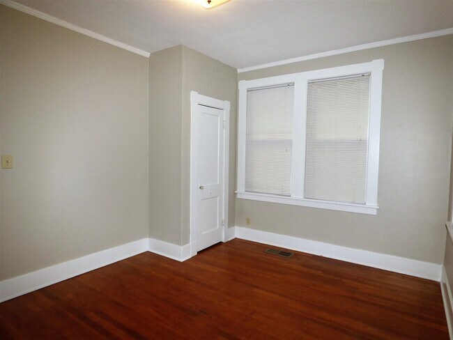 Building Photo - 447 Dickinson St