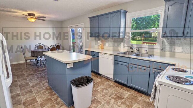 Building Photo - 2408 Shoveler Way