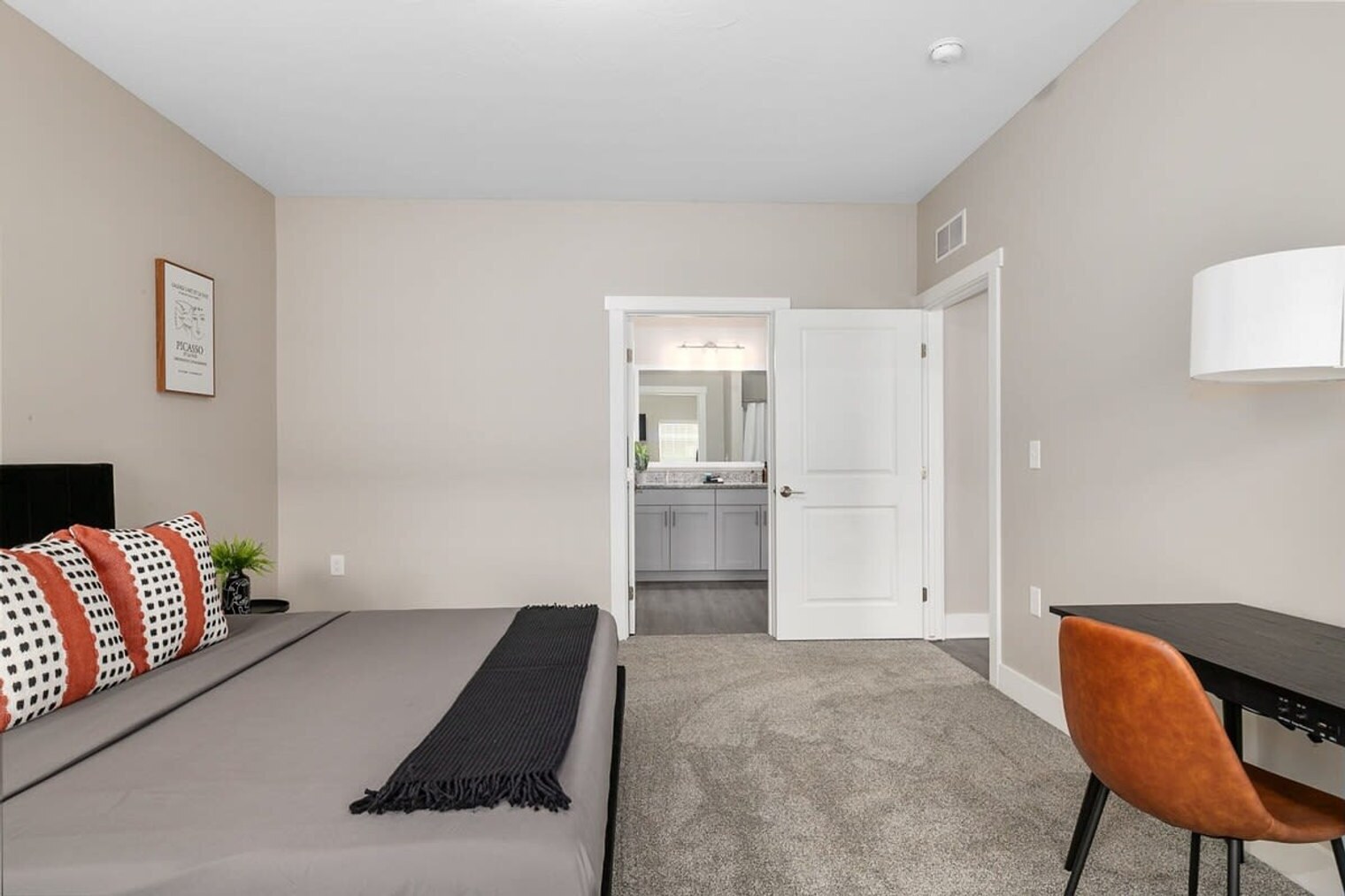 Building Photo - 5859 Zinfandel Ave