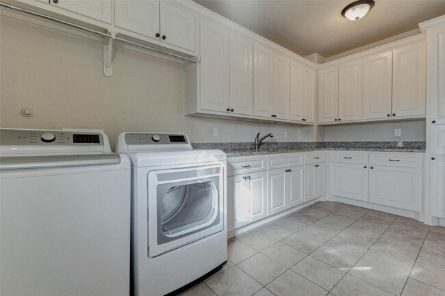 Building Photo - 5410 Valerie St