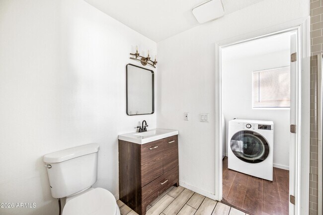 Building Photo - 330 N 15th St