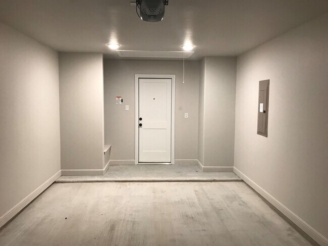 Building Photo - 5803 Luminous Ln