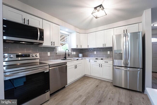 Building Photo - 5704 Broadwater Pkwy