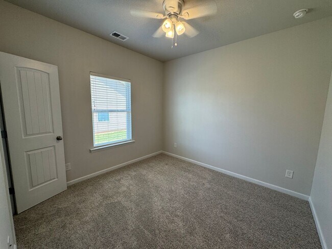 Building Photo - Nice 3/2 house in West Rome- $1,995