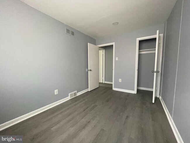 Building Photo - 2331 Hoffnagle St