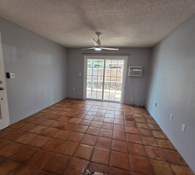 Building Photo - Downstair 2/1.5 Condo in South Kihei