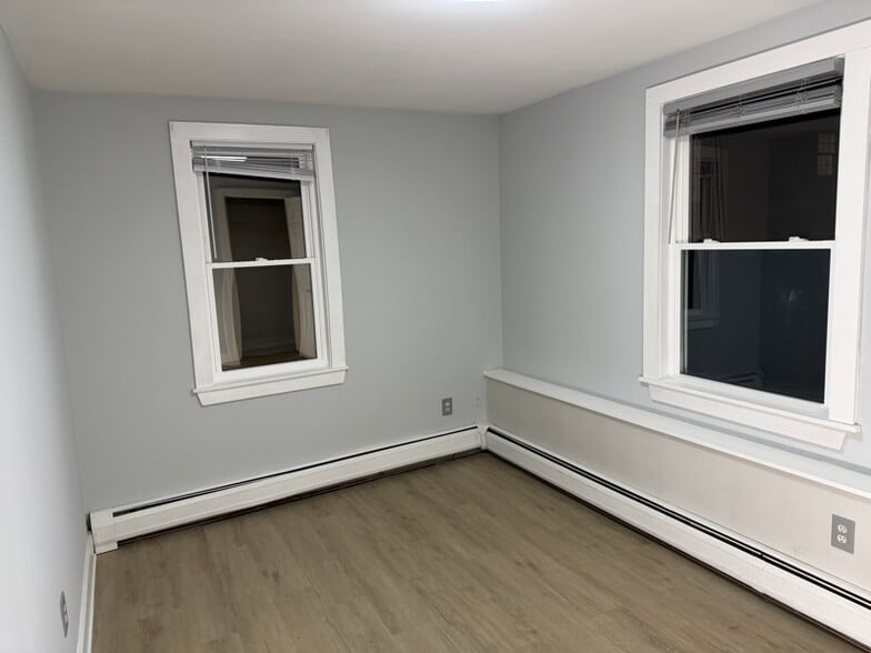 Building Photo - 100 1/2 Main St