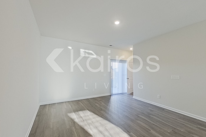 Building Photo - 2191 Banyan Cir
