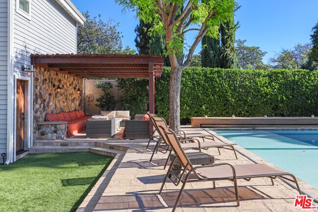 Building Photo - 4744 Haskell Ave