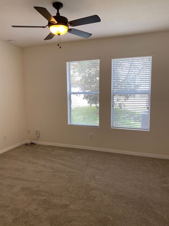 Building Photo - Gorgeous 3 bedrooms, 3.5 baths plus a LOFT...