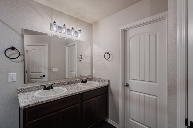Building Photo - Beautiful 3-Bedroom Home in Ventana | Pool Community Near Fort Carson