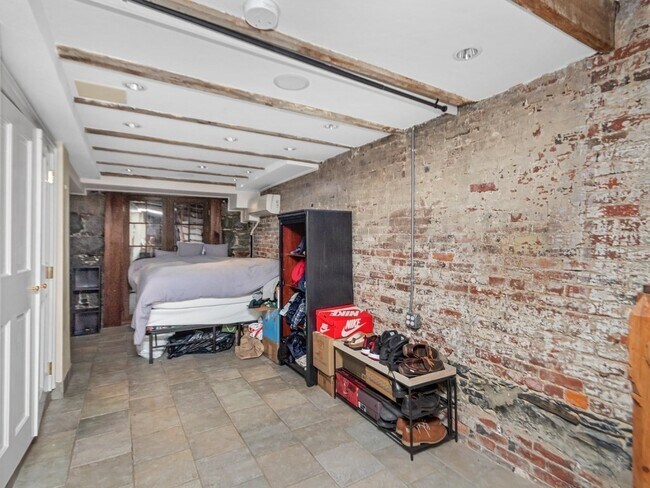 Building Photo - 247 Bunker Hill St