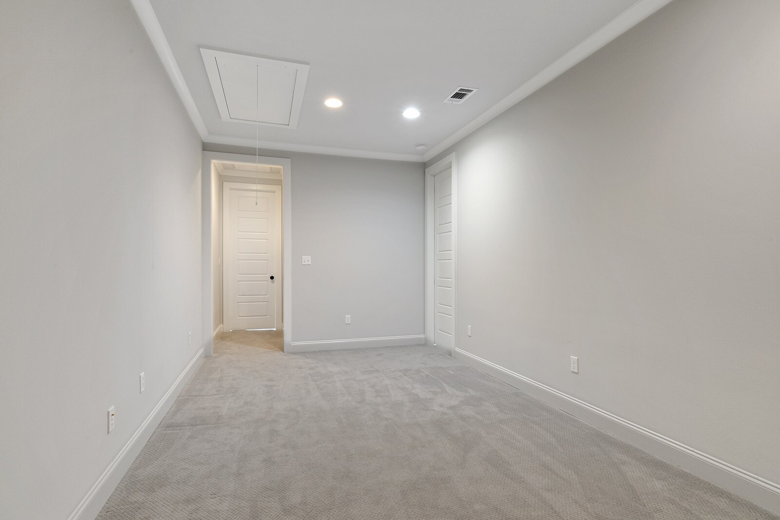 Building Photo - 2032 Perennial Ln