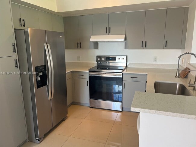 Building Photo - 19701 E Country Club Dr