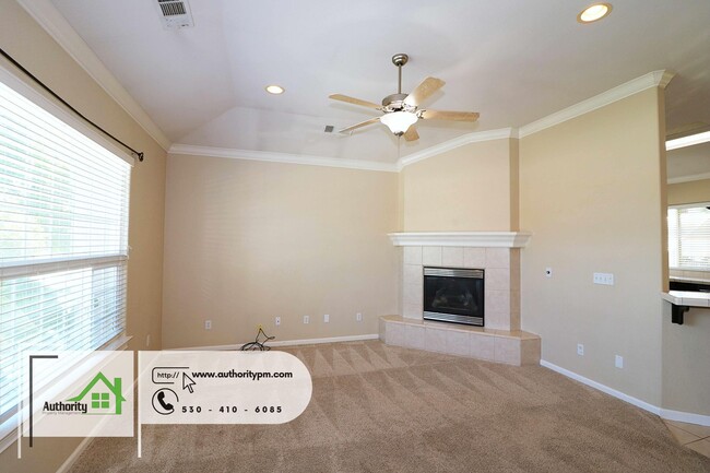 Building Photo - 2631 Queens Way