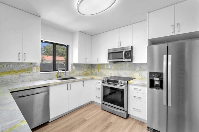 Building Photo - 3980 SW 121st Ave