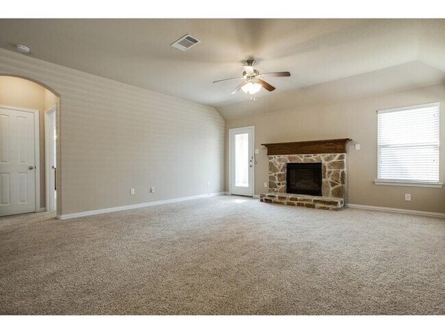 Building Photo - 1120 Villa Paloma Blvd