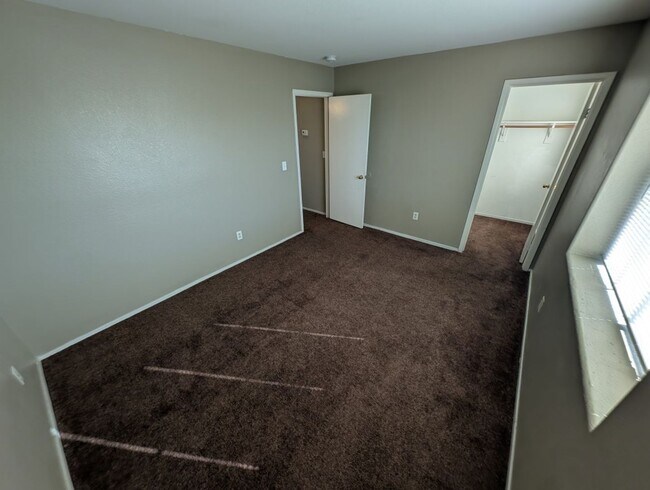 Building Photo - 4368 Holden St