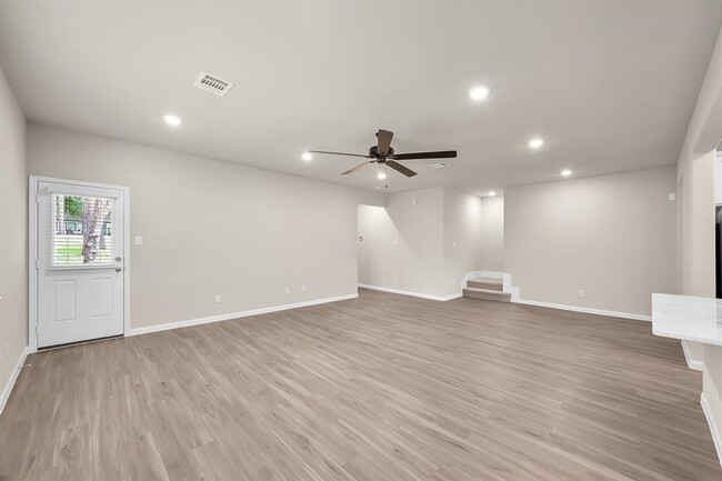 Building Photo - 3346 Torrey Pines Dr