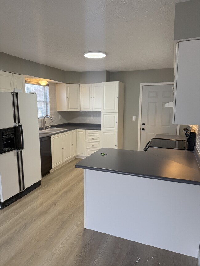 Building Photo - 804 Woodmere Dr