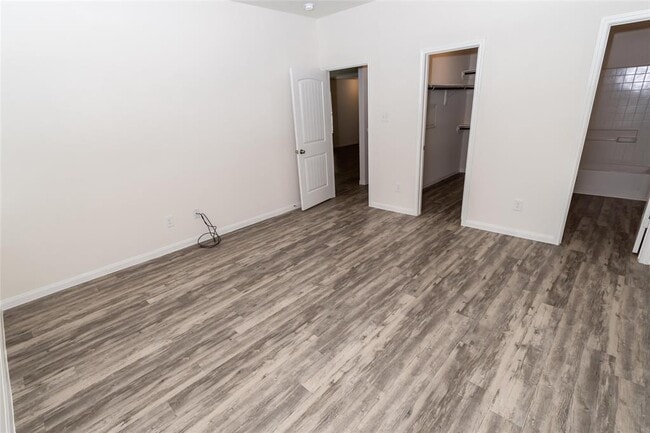 Building Photo - 5807 Kyle Cove Dr