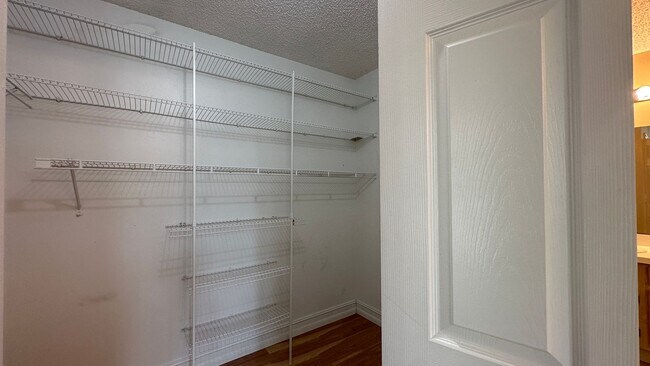 Building Photo - 487 Carrigan Ave