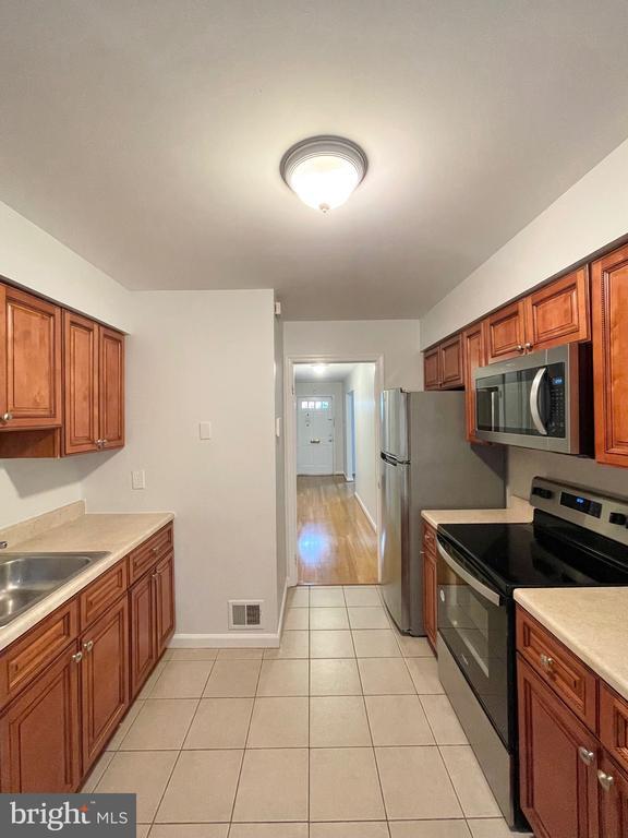 Building Photo - 1556 Bruton Ct