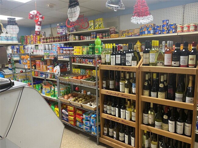 Building Photo - 5161 Collins Ave