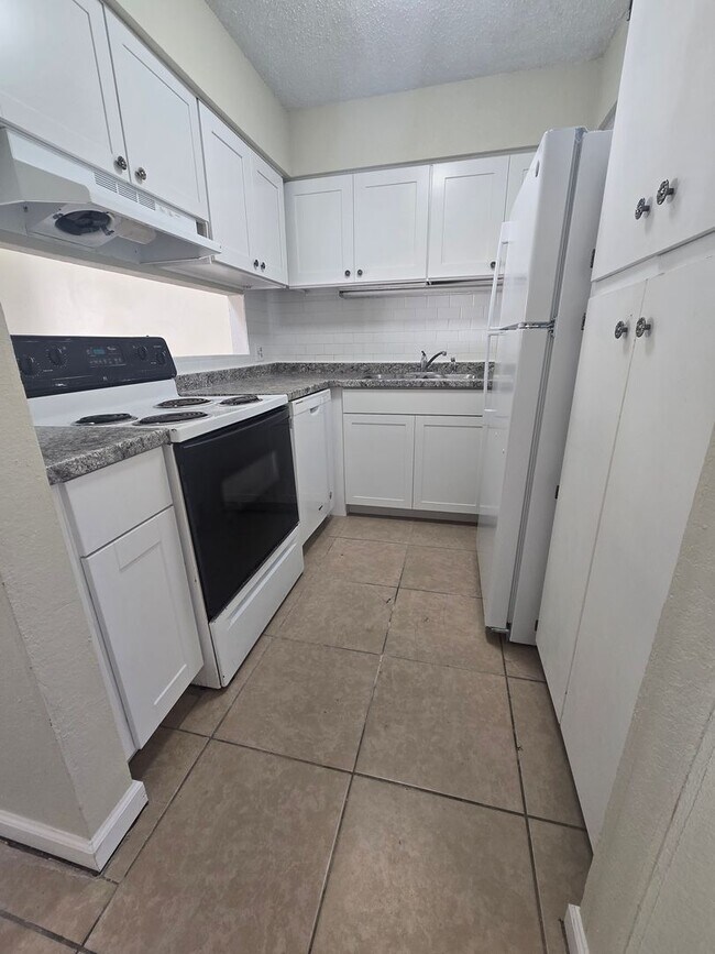 Building Photo - 1221 Hopkins St