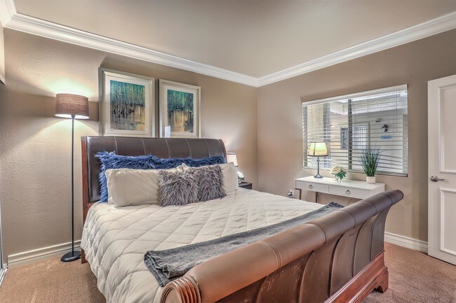 Building Photo - 260 E Flamingo Rd