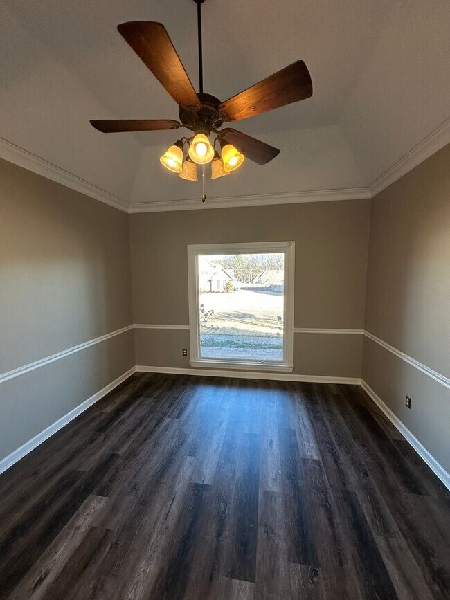 Building Photo - Elegant 4 BR w/POOL MAINTENANCE INCLUDED near Cherokee Valley Golf Club