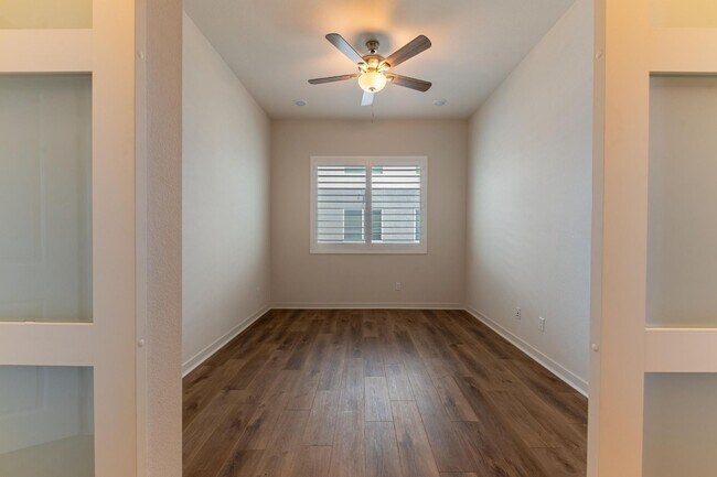 Building Photo - Otay Ranch Two Weeks FREE  3 bd /2 ba Newer Condo w Garage, Laundry + More!