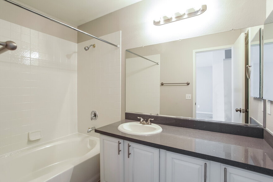 Building Photo - 5321 Clover Blossom Ct