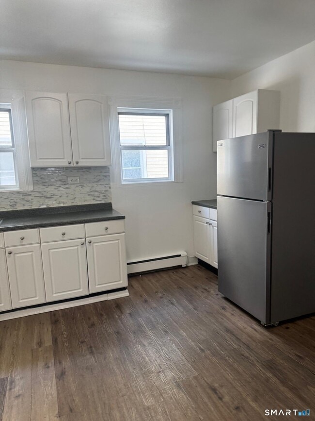 Building Photo - 258 Sheridan St